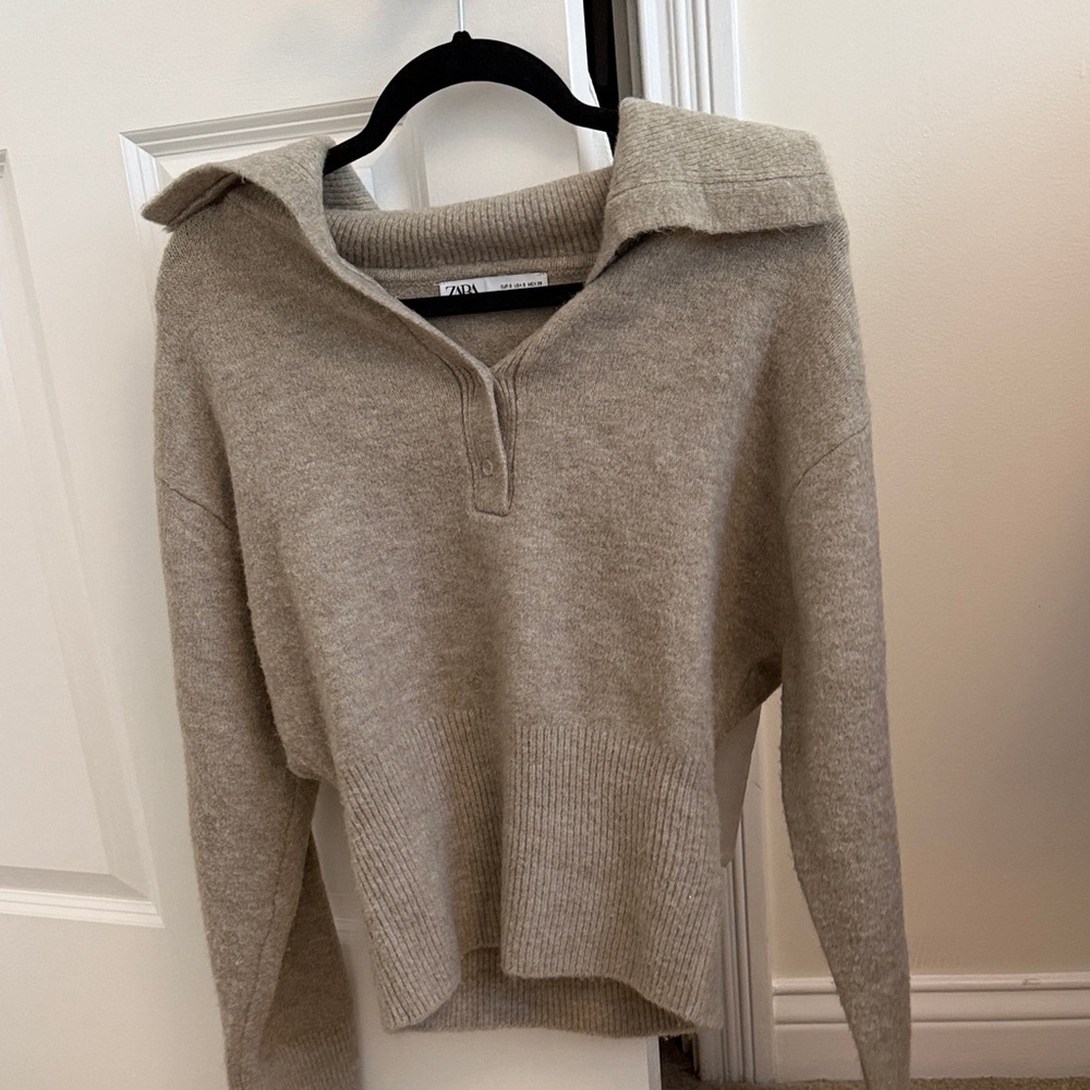 Zara Women's V-Neck Sweater in Beige